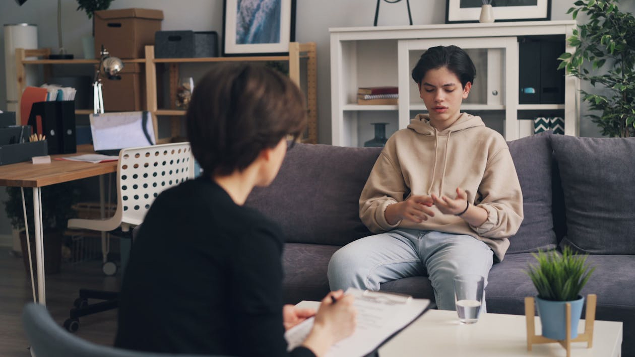 Therapist guiding teen through strategies for positive self-talk for teens